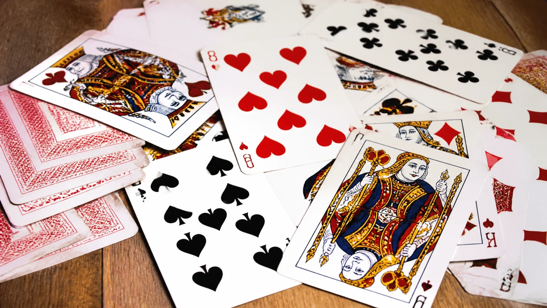 Quel beau jeu de cartes classique choisir pour jouer en famille ?